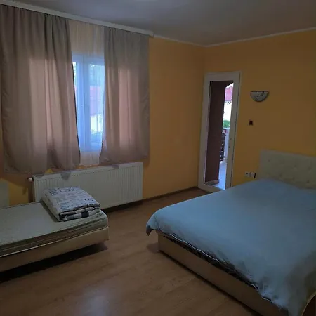 Pariska Noc Szálloda *